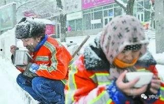 娱乐吃瓜酱环卫工人,默默守护城市清洁的“吃瓜酱”英雄